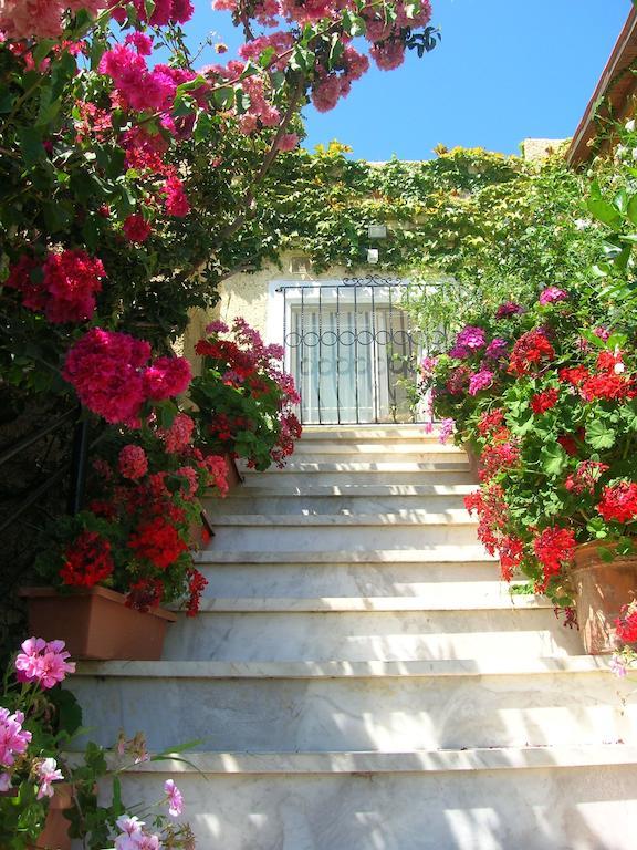 Villa Fleria Seaside Studios & Apts Йеранион Экстерьер фото
